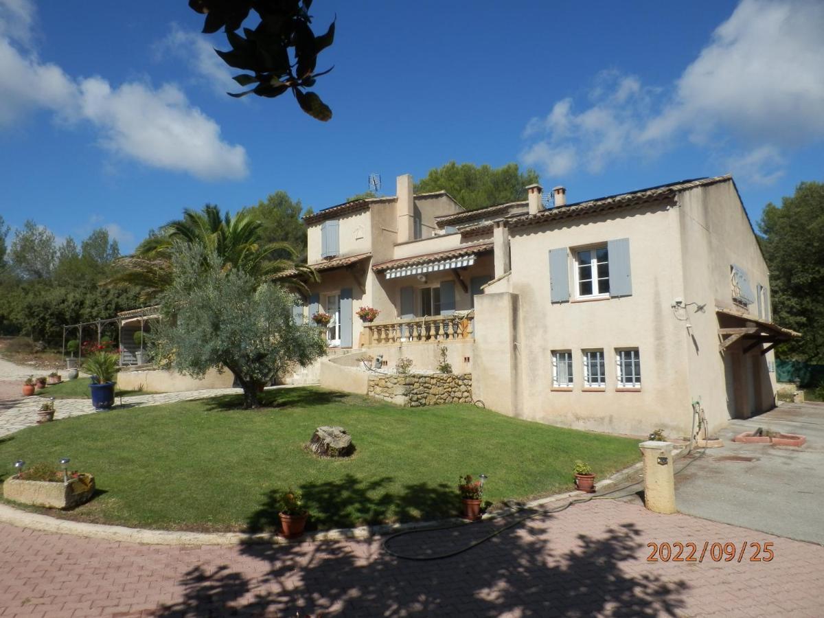 Mas Les Vieux Chenes Bed & Breakfast Lambesc Exterior foto