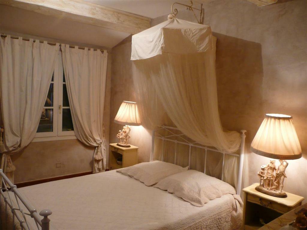 Mas Les Vieux Chenes Bed & Breakfast Lambesc Exterior foto