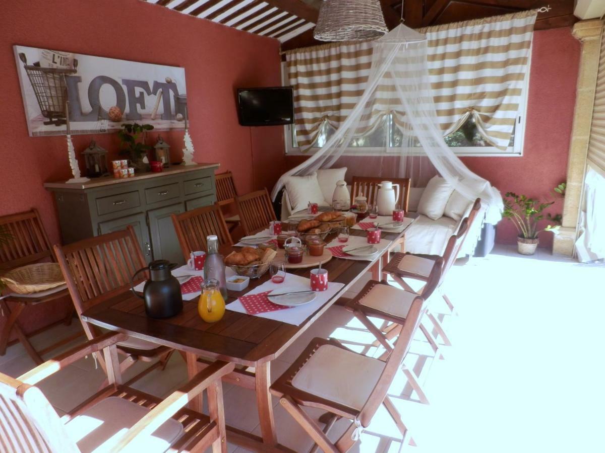 Mas Les Vieux Chenes Bed & Breakfast Lambesc Exterior foto