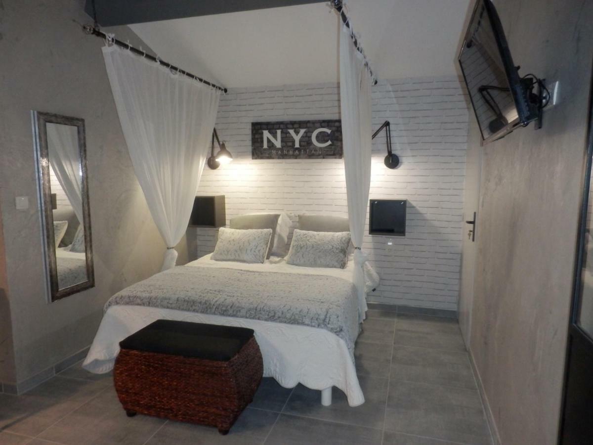 Mas Les Vieux Chenes Bed & Breakfast Lambesc Exterior foto