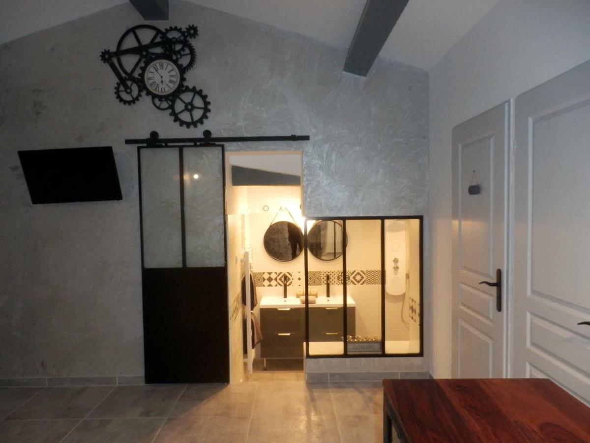 Mas Les Vieux Chenes Bed & Breakfast Lambesc Exterior foto