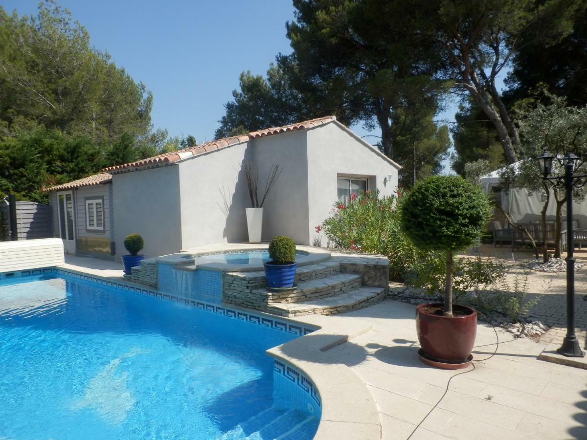 Mas Les Vieux Chenes Bed & Breakfast Lambesc Exterior foto